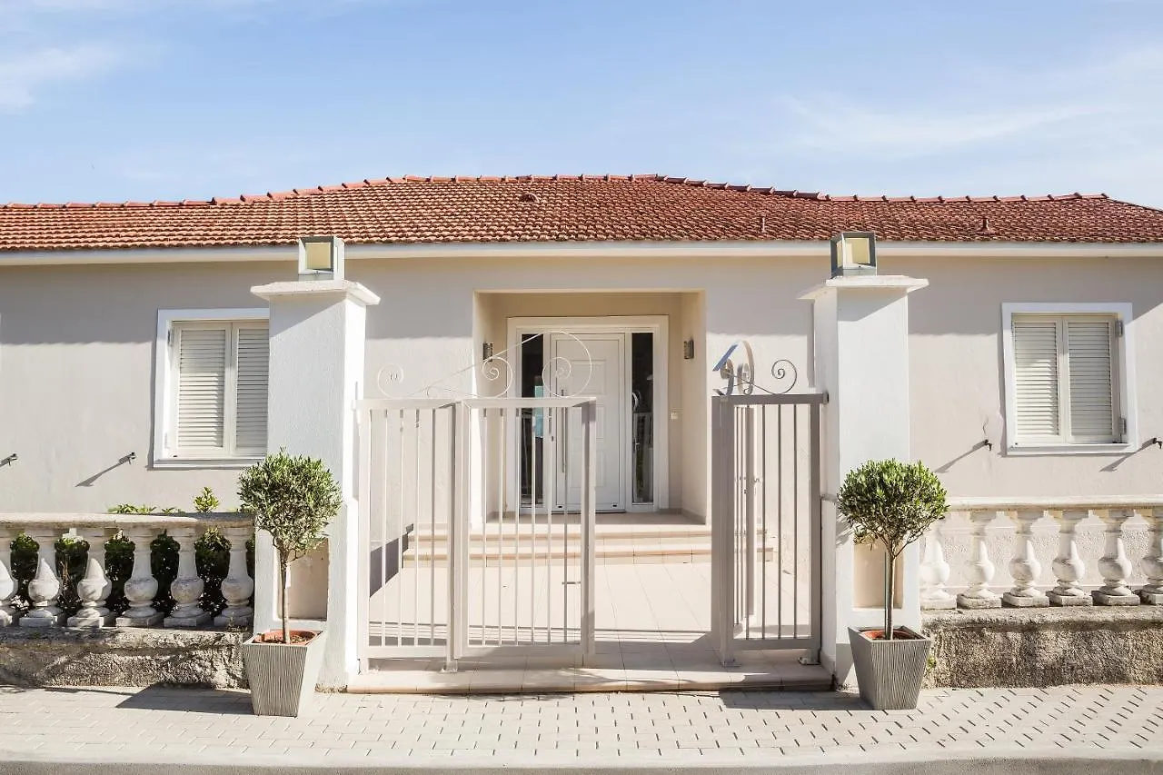 Villa Feinikas Metaxáta